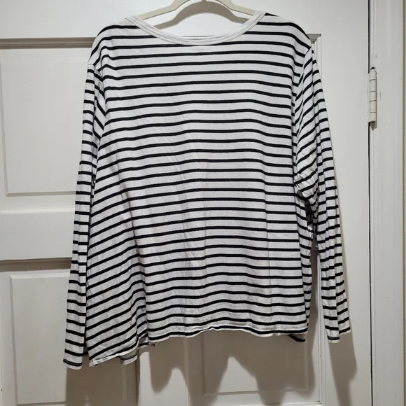 Old Navy Everywear Striped Long Sleeve Tee – White & Black (3X) Pre-Loved - Picture 3 of 5
